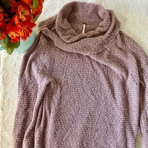 Free People Cowl Neck Sweater 🍂 ✌🏻